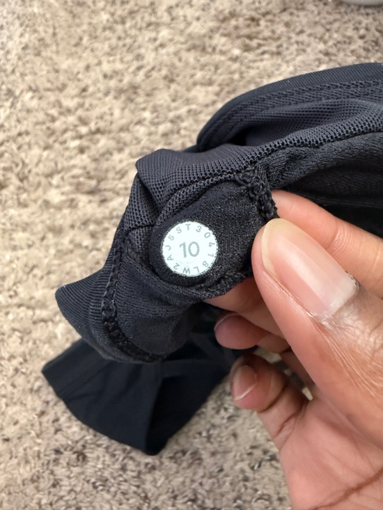 Lululemon Women’s Black Energy Bra Size 10 - Picture 8 of 8